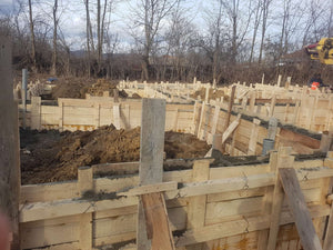 Couler des poutres de fondation pour une pension agrotouristique de 220 mètres carrés thumbnail