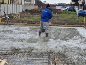Couler une plaque de fondation armée pour un projet de halle métallique de 480 mètres carrés thumbnail