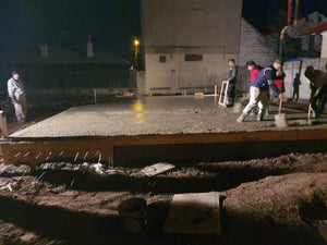 Couler une plaque de fondation pour une maison sur structure métallique à Bucarest thumbnail