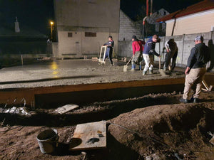 Couler une plaque de fondation pour une maison sur structure métallique à Bucarest thumbnail
