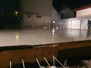 Couler une plaque de fondation pour une maison sur structure métallique à Bucarest thumbnail