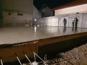 Couler une plaque de fondation pour une maison sur structure métallique à Bucarest thumbnail