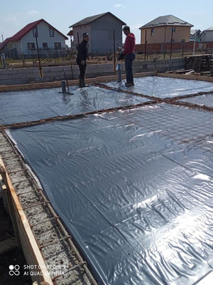 Couler une dalle de fondation hors sol pour une maison à structure métallique avec rez-de-chaussée et 1 étage thumbnail