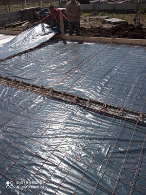 Couler une dalle de fondation hors sol pour une maison à structure métallique avec rez-de-chaussée et 1 étage thumbnail