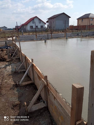 Couler une dalle de fondation hors sol pour une maison à structure métallique avec rez-de-chaussée et 1 étage thumbnail