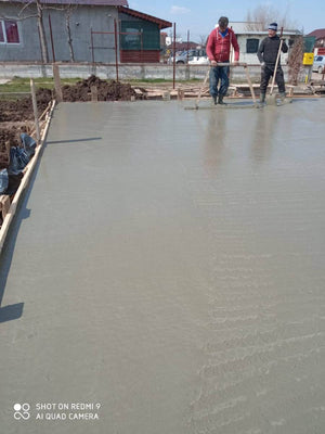 Couler une dalle de fondation hors sol pour une maison à structure métallique avec rez-de-chaussée et 1 étage thumbnail