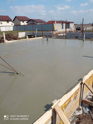 Couler une dalle de fondation hors sol pour une maison à structure métallique avec rez-de-chaussée et 1 étage thumbnail