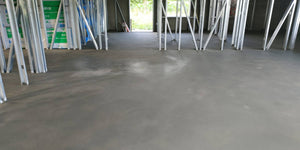 Couler une chape autonivelante pour une maison en métal de 320 mètres carrés à Snagov thumbnail