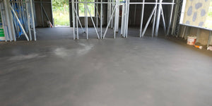Couler une chape autonivelante pour une maison en métal de 320 mètres carrés à Snagov thumbnail