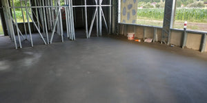 Couler une chape autonivelante pour une maison en métal de 320 mètres carrés à Snagov thumbnail