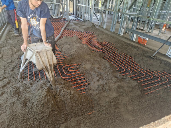 Turnare sapa in camerele locuintei cu incalzire prin pardoseala