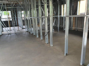 Couler une chape mécanisée pour une maison de plain-pied à structure métallique thumbnail