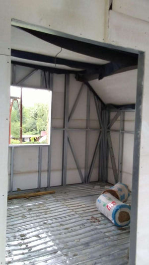 Couler une chape et installer un chauffage par le sol pour un projet de maison ignifuge à Saftica thumbnail