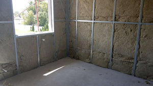 Couler une chape et installer un chauffage par le sol pour un projet de maison ignifuge à Saftica thumbnail