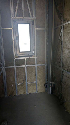 Couler une chape et installer un chauffage par le sol pour un projet de maison ignifuge à Saftica thumbnail