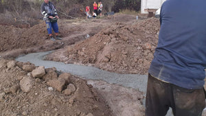 Couler une semelle de fondation pour un projet de maison métallique de 155 mètres carrés thumbnail