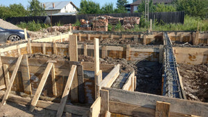 Couler les poutres de fondation pour un projet de maison métallique thumbnail