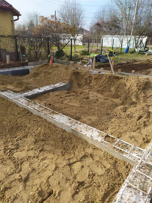 Remplir les espaces entre les fondations pour une maison de 162 mètres carrés à Snagov thumbnail