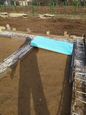 Remplir les espaces entre les fondations pour une maison de 162 mètres carrés à Snagov thumbnail
