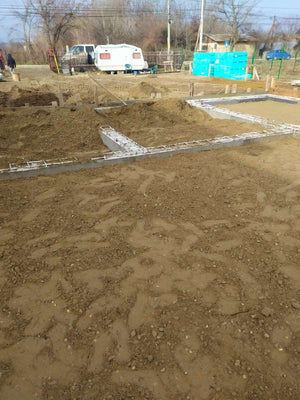 Remplir les espaces entre les fondations pour une maison de 162 mètres carrés à Snagov thumbnail