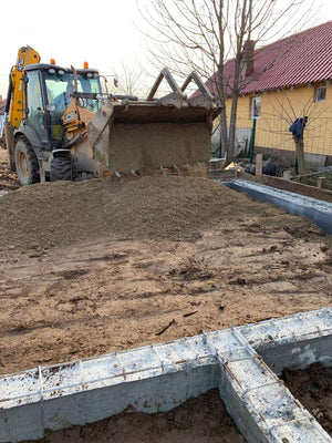 Remplir les espaces entre les fondations pour une maison de 162 mètres carrés à Snagov thumbnail
