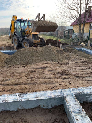 Remplir les espaces entre les fondations pour une maison de 162 mètres carrés à Snagov thumbnail