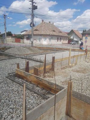Remplir, compacter et couler une dalle de fondation pour un projet de maison de 191 mètres carrés thumbnail