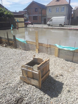 Remplir, compacter et couler une dalle de fondation pour un projet de maison de 191 mètres carrés thumbnail