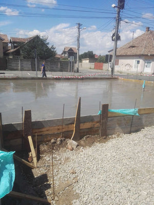 Remplir, compacter et couler une dalle de fondation pour un projet de maison de 191 mètres carrés thumbnail