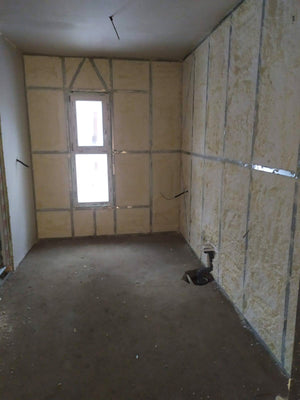 Remplir les murs intérieurs avec de la cellulose pour une pension au rez-de-chaussée thumbnail