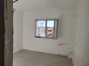 Peindre les murs et les plafonds et couler une chape autonivelante pour un appartement de 120 mètres carrés à Baneasa thumbnail
