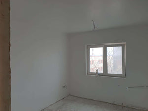 Peindre les murs et les plafonds et couler une chape autonivelante pour un appartement de 120 mètres carrés à Baneasa thumbnail