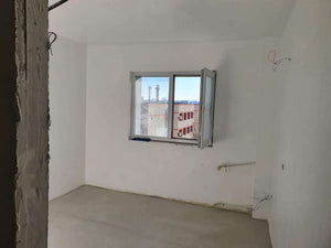 Peindre les murs et les plafonds et couler une chape autonivelante pour un appartement de 120 mètres carrés à Baneasa thumbnail