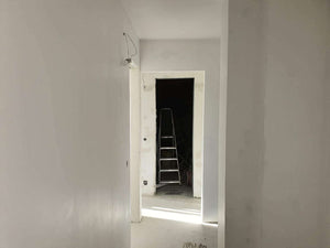 Peindre les murs et les plafonds et couler une chape autonivelante pour un appartement de 120 mètres carrés à Baneasa thumbnail