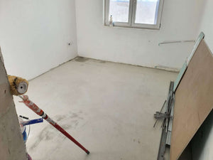 Peindre les murs et les plafonds et couler une chape autonivelante pour un appartement de 120 mètres carrés à Baneasa thumbnail