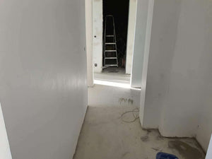 Peindre les murs et les plafonds et couler une chape autonivelante pour un appartement de 120 mètres carrés à Baneasa thumbnail