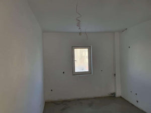 Peindre les murs et les plafonds et couler une chape autonivelante pour un appartement de 120 mètres carrés à Baneasa thumbnail