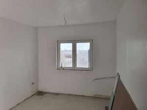 Peindre les murs et les plafonds et couler une chape autonivelante pour un appartement de 120 mètres carrés à Baneasa thumbnail