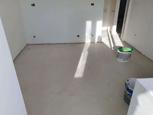 Peindre les murs et les plafonds et couler une chape autonivelante pour un appartement de 120 mètres carrés à Baneasa thumbnail