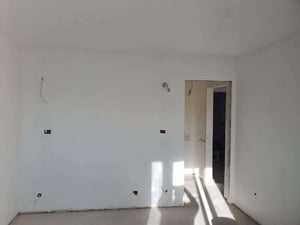 Peindre les murs et les plafonds et couler une chape autonivelante pour un appartement de 120 mètres carrés à Baneasa thumbnail