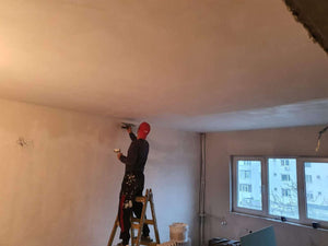 Peindre les murs et les plafonds et couler une chape autonivelante pour un appartement de 120 mètres carrés à Baneasa thumbnail