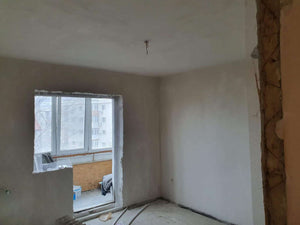 Peindre les murs et les plafonds et couler une chape autonivelante pour un appartement de 120 mètres carrés à Baneasa thumbnail