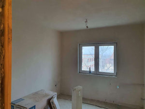Peindre les murs et les plafonds et couler une chape autonivelante pour un appartement de 120 mètres carrés à Baneasa thumbnail