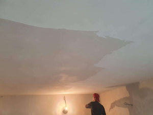 Peindre les murs et les plafonds et couler une chape autonivelante pour un appartement de 120 mètres carrés à Baneasa thumbnail