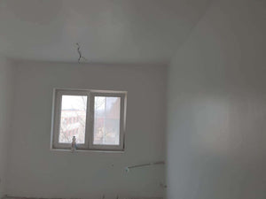 Peindre les murs et les plafonds et couler une chape autonivelante pour un appartement de 120 mètres carrés à Baneasa thumbnail